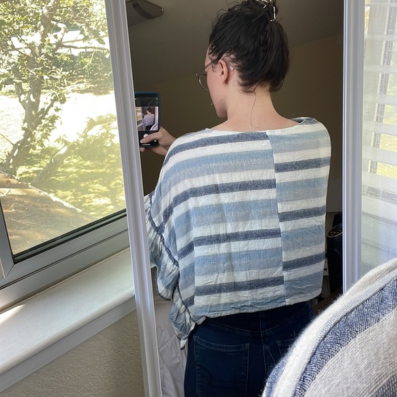 BCBGeneration Cropped Blouse Blue and White Striped Wide Fit Flutter Sleeve - Picture 3 of 8